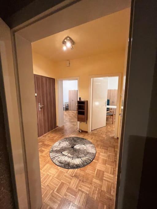 Duisburg Feelhome, Flughafen Nah,3-Schlafzimmer, Dusche Ebenerdig, Zentral, Wifi, Ground Floor Екстериор снимка